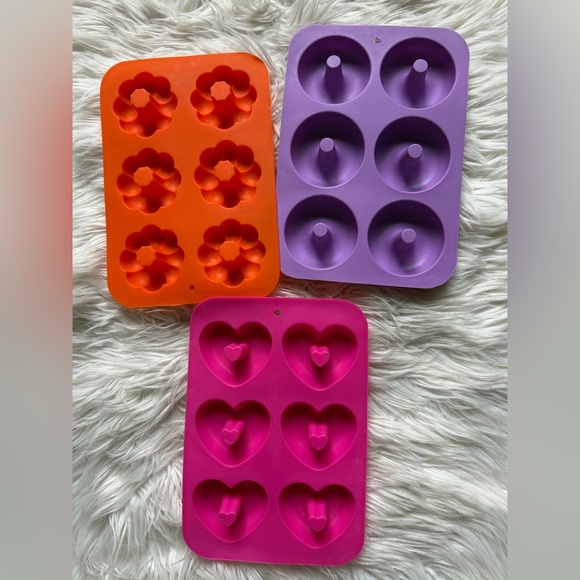 Set of (3) silicone donut molds - Picture 5 of 6